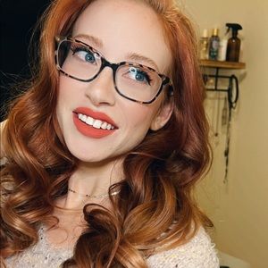 Meet your Posher, Elizabeth